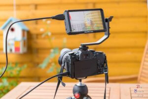 An external monitor for video capturing