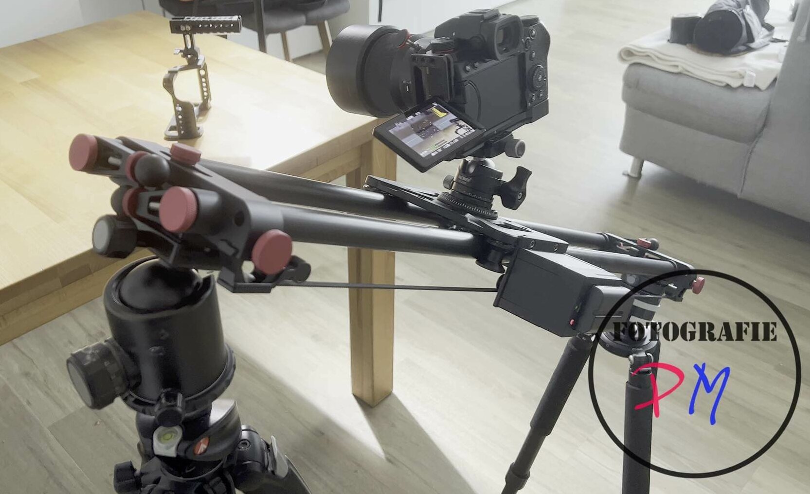 Neewer motorized slider for timelapse and video shooting