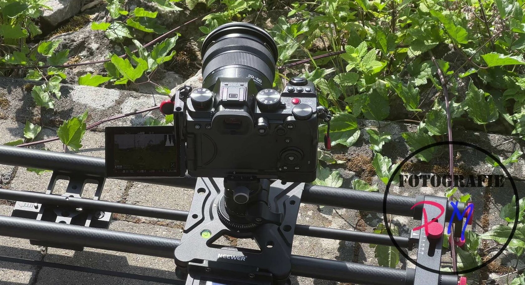 Neewer motorized slider for timelapse and video shooting